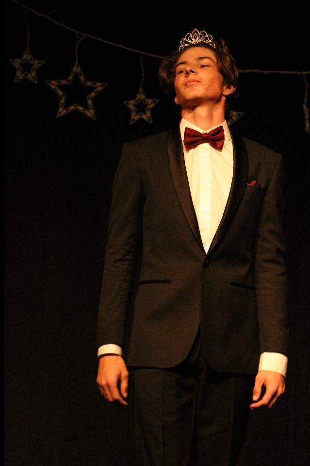 Sean Ward '18 was crowned Mr. Foothill 2018. Credit: Jason Messner / The Foothill Dragon Press