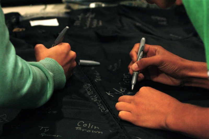 Freshmen signed a graduation gown to symbolize their commitment to graduate in four years. Credit: Aysen Tan/The Foothill Dragon Press.