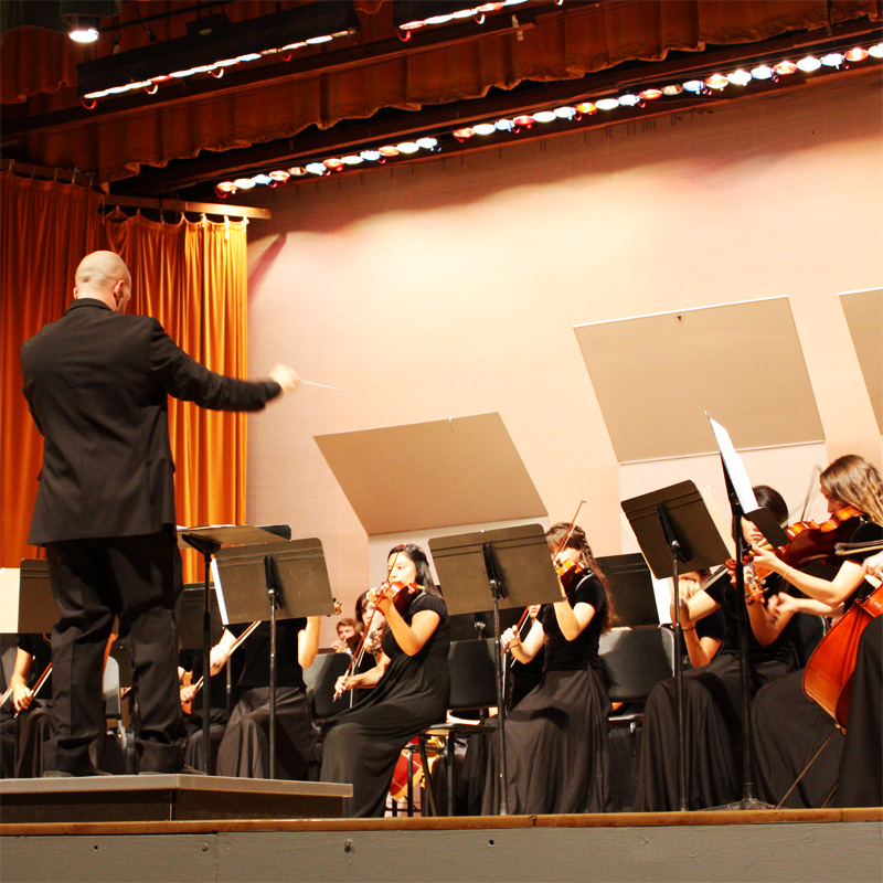 The Ventura High School Department of Music hosted a concert Tuesday night in order to raise money for their program. Credit: Angel Mayorga/The Foothill Dragon Press