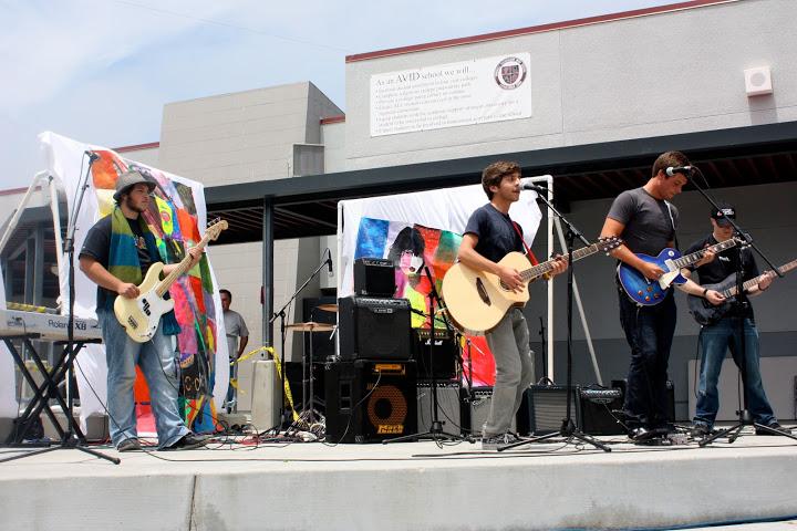 Air Guitar rocks campus on a warm spring day (49 photos)