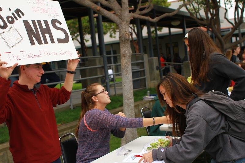 (From left) Seniors Alejandro Robles and Natalie McCambridge persuaded students to join NHS. Credit: Aysen Tan/The Foothill Dragon Press