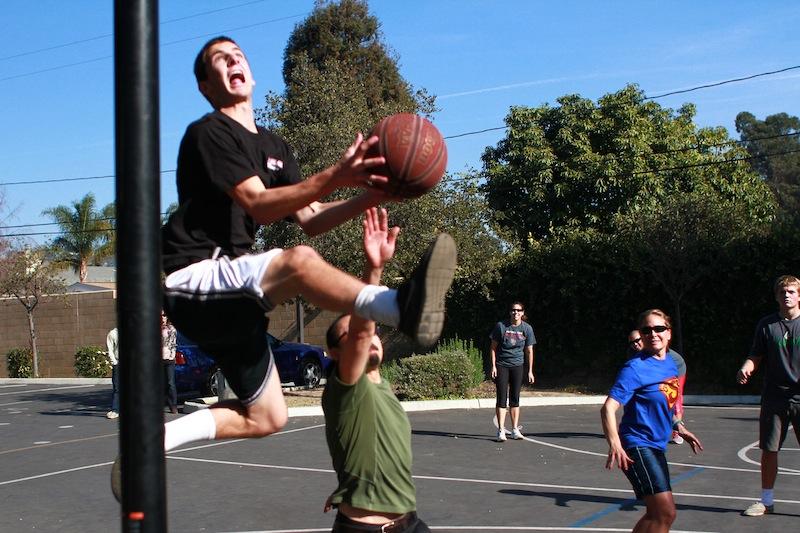 Student intramural basketball team beats staff 9-6 (40 photos, video)