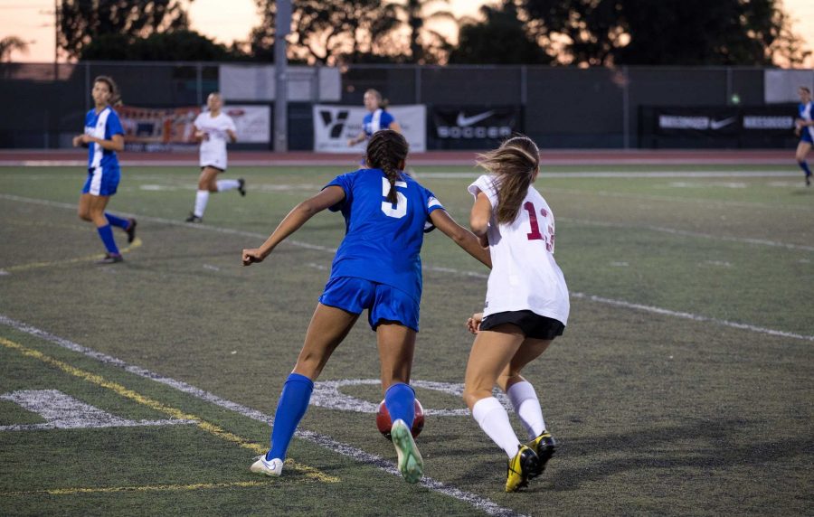 Skylar+Rodriguez+defends+an+opposing+Cate+high+school+player.+Credit%3A+Austin+Hunt%2F+The+Foothill+Dragon+Press