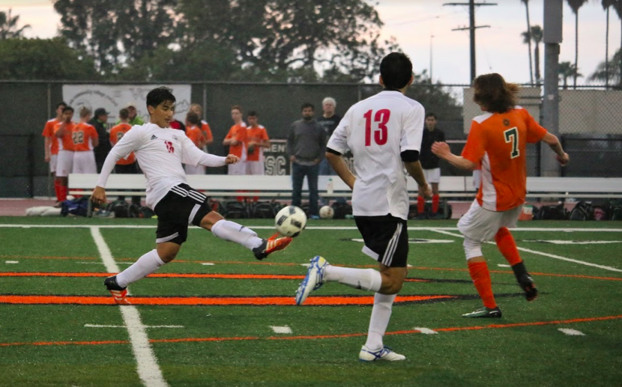 Boys’ soccer falls to Thacher in first home game 2-3