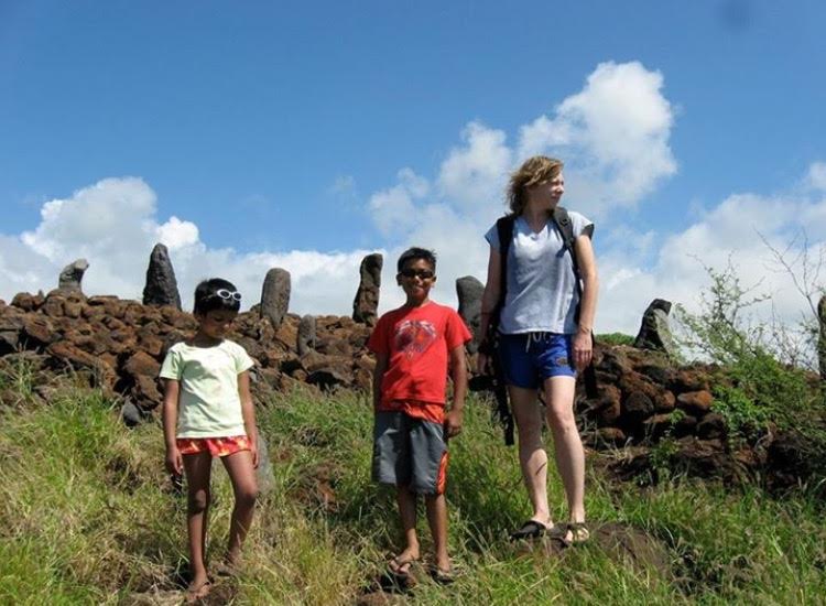 Aasha (right), Kahar and their mother (left) in Hawaii. Credit: Used with permissions from McCullum family. 