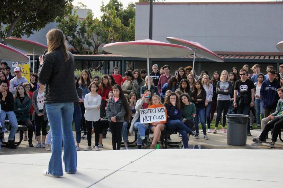 Chloe Hilles 18 advocates for voter participation during school walk out on March 14, 2018. Credit: Gabrialla Cockerell / The Foothill Dragon Press