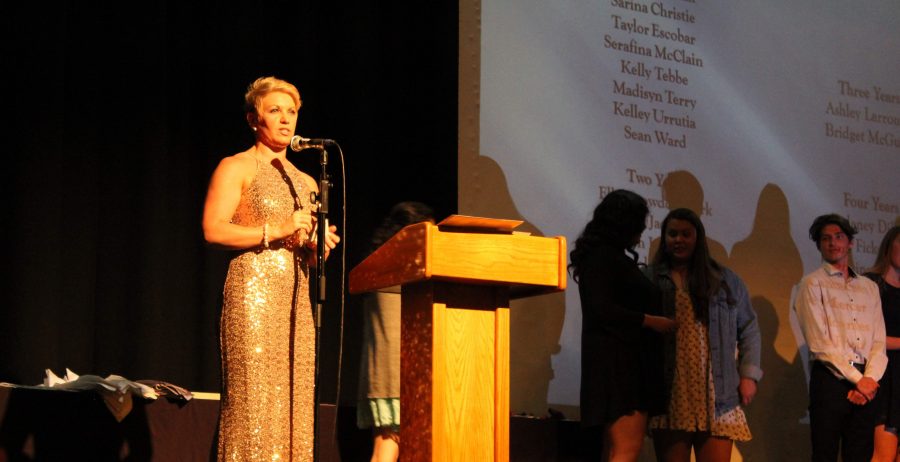 Melanie “Captain” Lindsey presents the graduating ASB students. Credit: Quinn Dinkler / The Foothill Dragon Press
