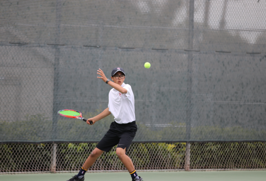 Ethan Wang 20 with his eyes on the ball. Credit: Olivia Sanford / The Foothill Dragon Press