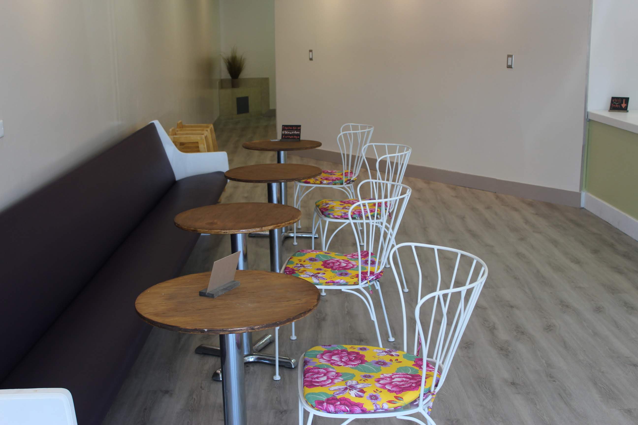The seating and design of the shop. Credit: Abby Sourwine / The Foothill Dragon Press