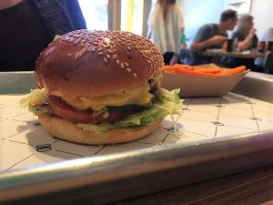 Gourmet burger chain BurgerIM comes to Ventura