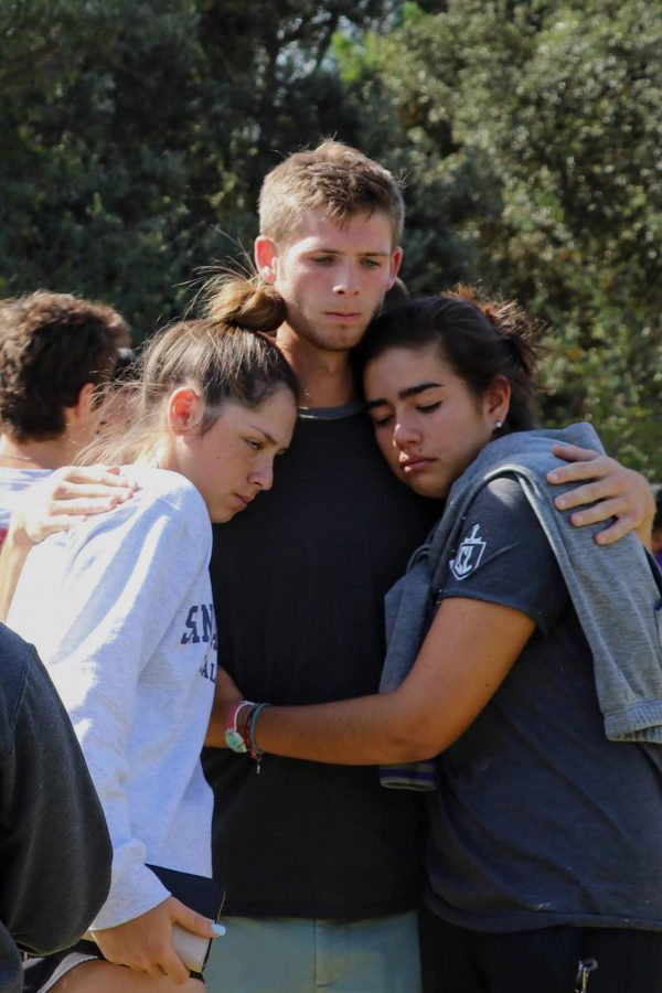 Students share support in an unthinkable time. Credit: Olivia Sanford / The Foothill Dragon Press