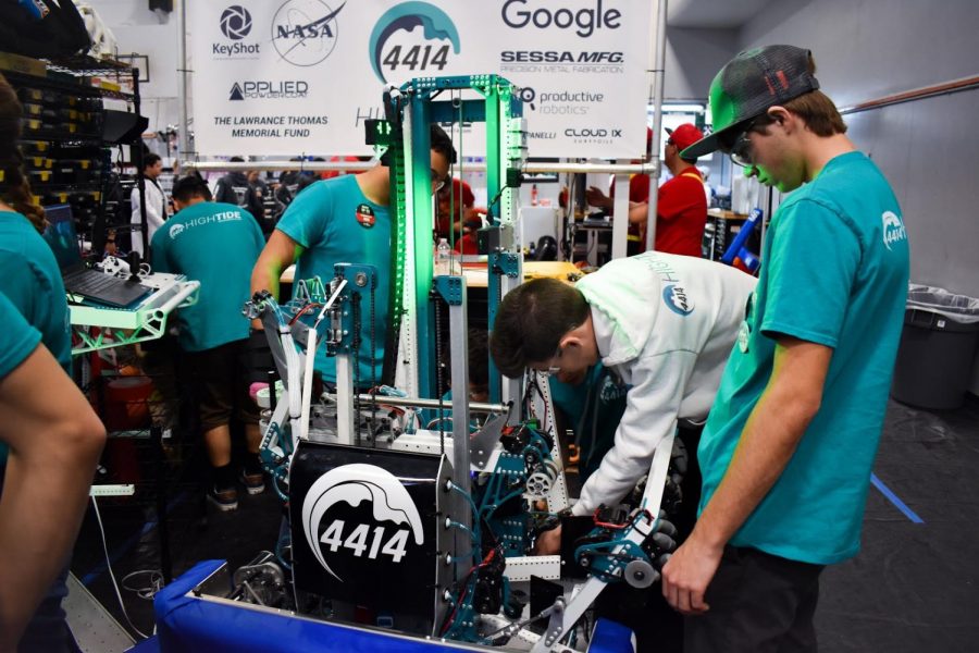 What+Team+4414+does+is+design+one+robot+per+season%2C+which+they+build+to+meet+the+FIRST+robotics+competition+objectives%2C