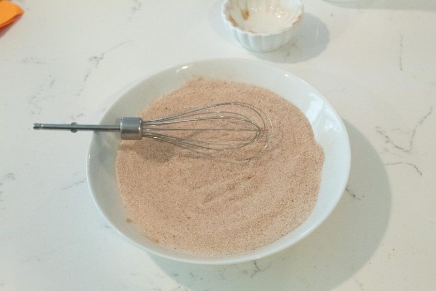 Mix ¼ cup of granulated sugar and 2 teaspoons pumpkin spice mix in a bowl 