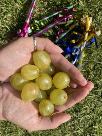 Eating 12 grapes at midnight and making 12 wishes is a popular Latinx New Years Eve tradition.