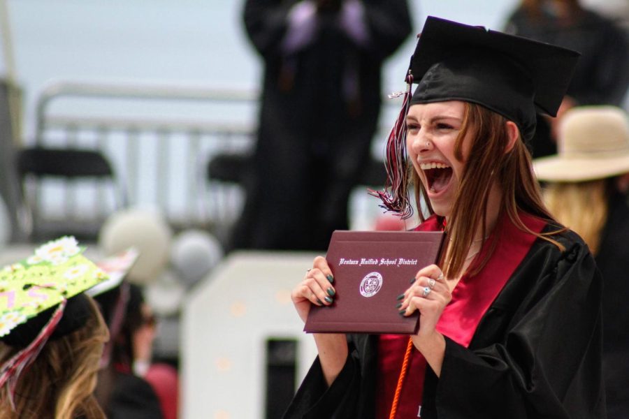 After receiving their diplomas, graduates look to the stands to find their friends and family and make excited faces to share the emotions of the moment with the ones they love.