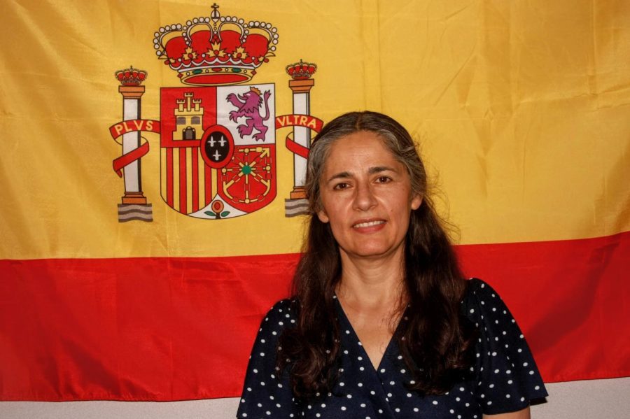 Claudia+Lee%2C+the+new+Spanish+teacher+at+Foothill+Tech%2C+stands+in+front+of+the+flag+of+Spain.