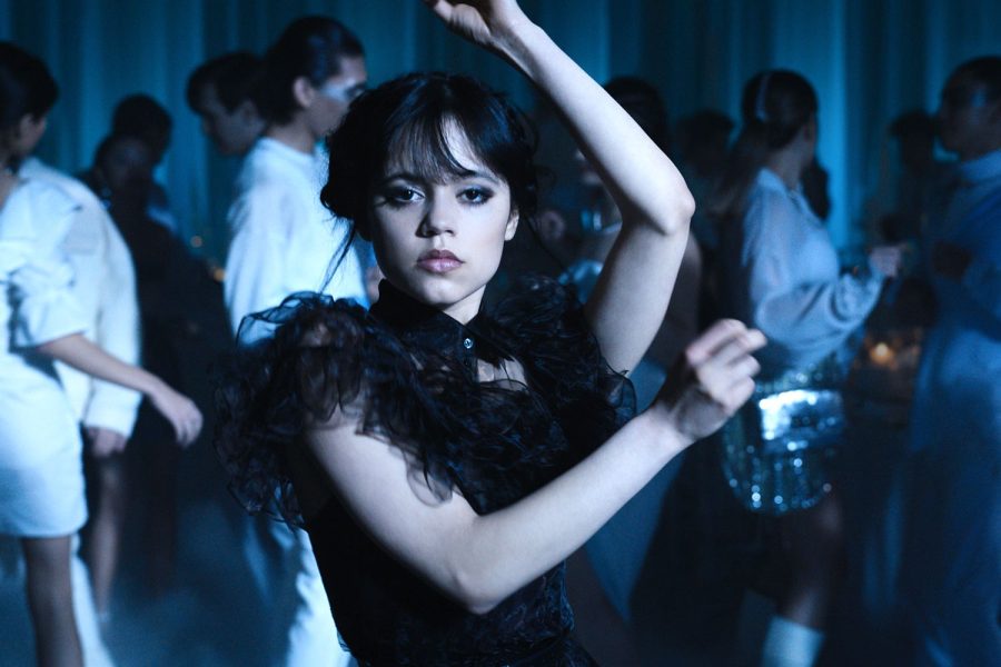 Jenna+Ortega+perfectly+encapsulates+the+energy+of+Wednesday+Addams+as+she+makes+her+way+across+the+dance+floor+sporting+a+gothic+gown.