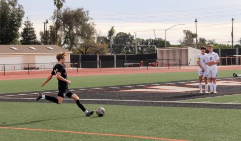 On Jan. 7, 2023, a fierce battle with St. Bonaventure commences. A Foothill player quickly runs up to take a shot on goal, and opposing players watch nervously as he fires the ball towards their goalie.