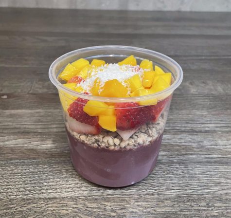 Hawaiian Bowl: This acai bowl combines the best flavors that will transport one into a Hawaiian paradise. The mingling of silky and crunchy consistencies, complemented by notes of sweet and savory, merges seamlessly to create a harmonious bowl.