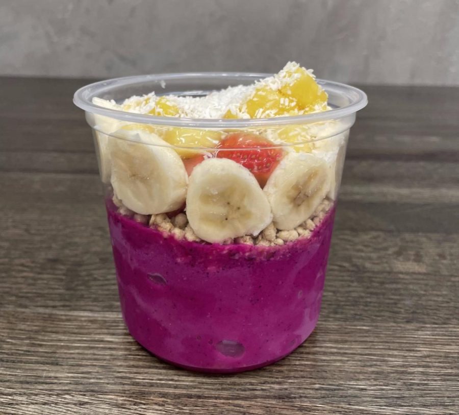 Paradise Bowl: The base of this pitaya bowl is bursting with color and flavor, complimented by the many different toppings. It is a perfect treat for a hot day.