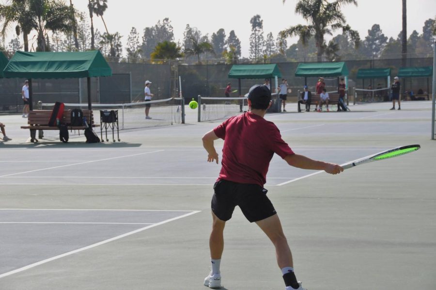Foothill Tech star Benjamin Wang ‘23 gets into position to return a shot from the opposing player. Other matches take place in the background, but Wang is focused on his shot only. Wang is still undefeated in sets and is hoping to continue his streak.