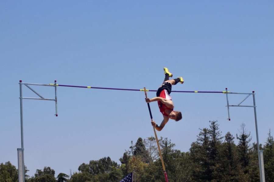 Cole Dinkler ‘23 effortlessly vaults 14 feet nine inches on his first attempt, ranking him at the top spot in division four and fourth overall. His jump earned him a spot at CIF Masters, where he vaulted a height of 15 feet and placed fourth overall, which yet again allowed him to move on to the next round of CIF.