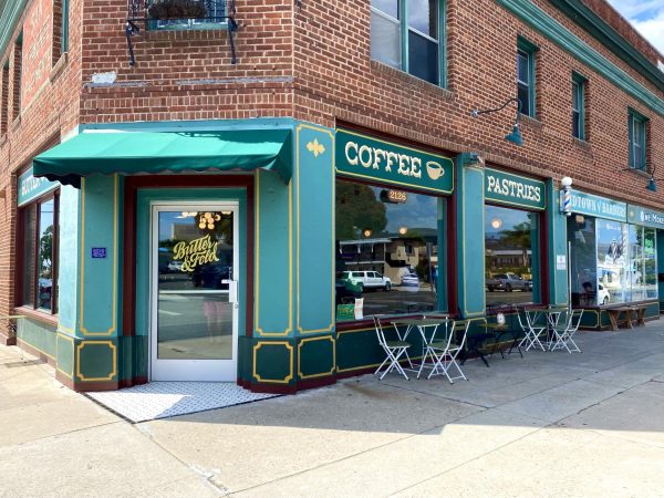 The charming exterior of Butter and Fold attracts many customers at all hours of business. From the elegant teal and gold color scheme to the waft of freshly baked breads, it’s impossible to simply pass by without taking a peek inside.