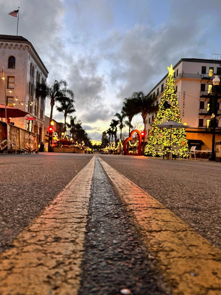 The Christmas tree and lights are placed in the center of Main St. in Downtown Ventura. There are signs along this road informing pedestrians where to buy greeting cards and souvenirs to learn more about Ventura, Calif. Downtown Ventura has been bustling with live music, merchant booths and people riding and skating throughout town ever since a section of Main St. was closed to vehicles. Additionally, the city made tables and chairs available for individuals to use outside if needed.