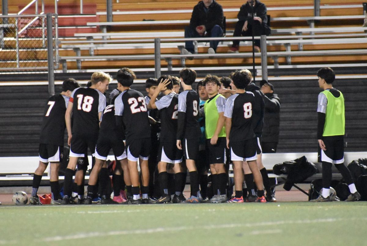 The Foothill Technology High School (Foothill Tech) boys soccer team congregates together to discuss their plans and goals for the game. Co-captains, Connor Bursek ‘25 and Stefan Hubner ‘25, lead the team in their traditional game starting chant. After this chant the team gets ready to face their opponent. Rio Mesa.