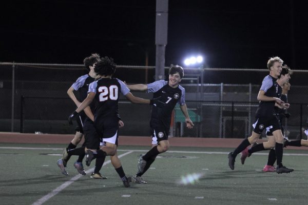 Boys soccer triumphs over Thacher in dominant 3-0 victory