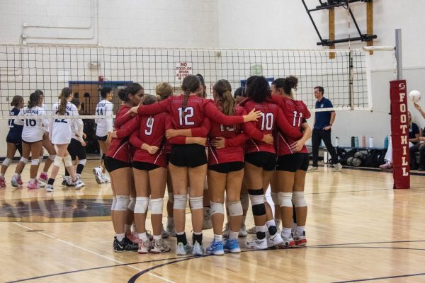 Girls volleyball defeated in first league match against Laguna Blanca