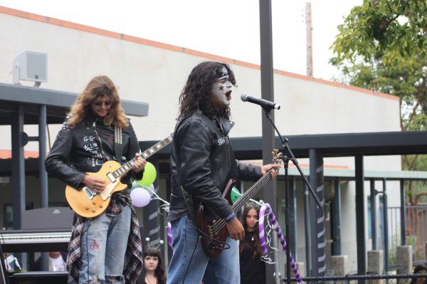 On May 22, 2026, the dragons entered the quad to enjoy the annual Air Guitar performance hosted by ASB (Associated Student Body) that featured talent showcases from each grade. With painted faces, leather jackets and electric guitars, these performers transformed the quad into an energetic rock concert. Bringing the heat, solos and energy, this performance seized the stage.