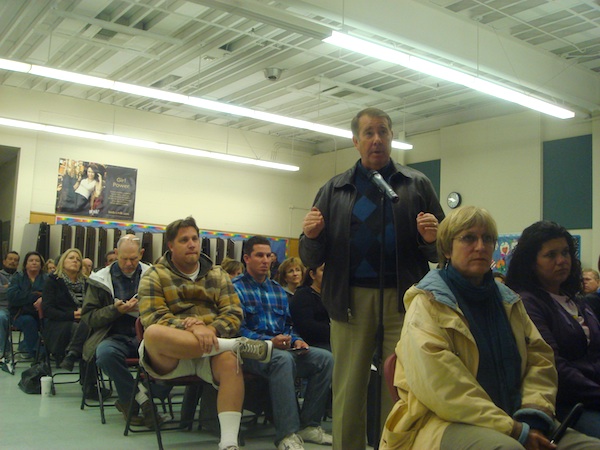 School board member John Walker expresses his concerns at Wednesdays meeting. Credit: Anaika Miller/The Foothill Dragon Press.