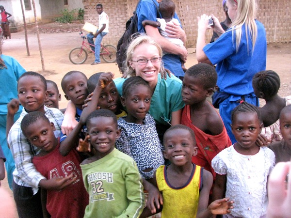 Emma Huebner hangs out with the local children in Lungi, Sierra Leone. Credit: John Huebner.