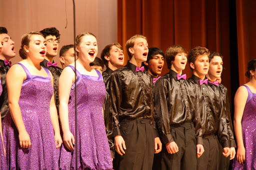 Members of Ventura Unifieds all-district high school show choir, Company, sing at their annual winter performance. Credit: Stevi Pell/The Foothill Dragon Press