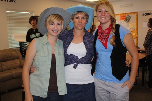 Old, wild-west styles like this came back to life on Western Day at Foothill. Maya Morales/The Foothill Dragon Press.