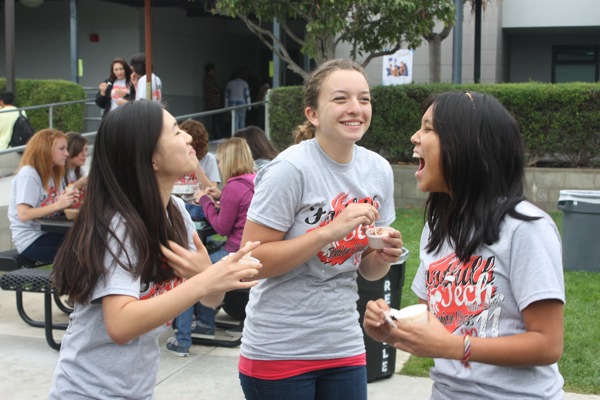 Seniors enjoy free ice cream provided at Senior Pride Day. Trent Ruiz and Karen Fox/The Foothill Dragon Press.