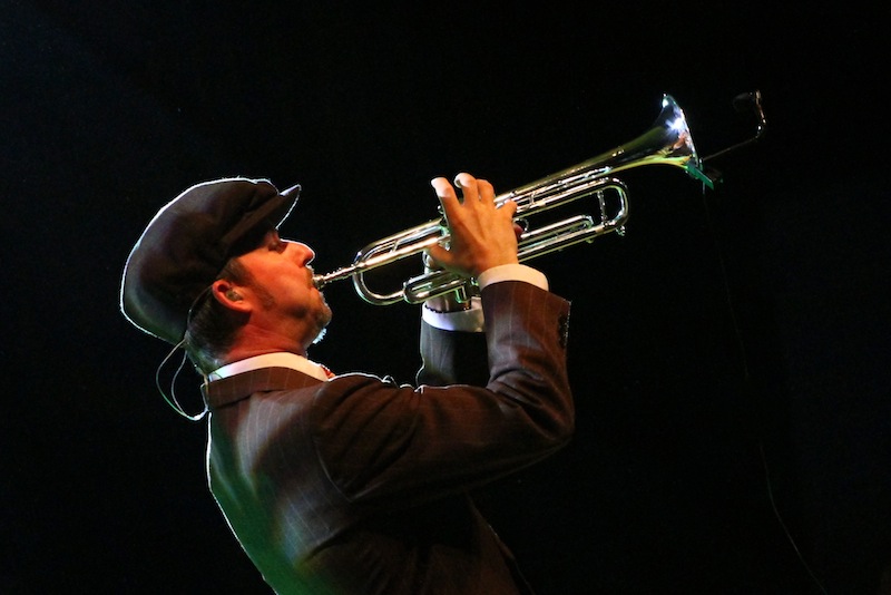 Big Bad Voodoo Daddy's Glen Marhevka plays the trumpet at the VUSD fundraiser. Credit: Aysen Tan/The Foothill Dragon Press