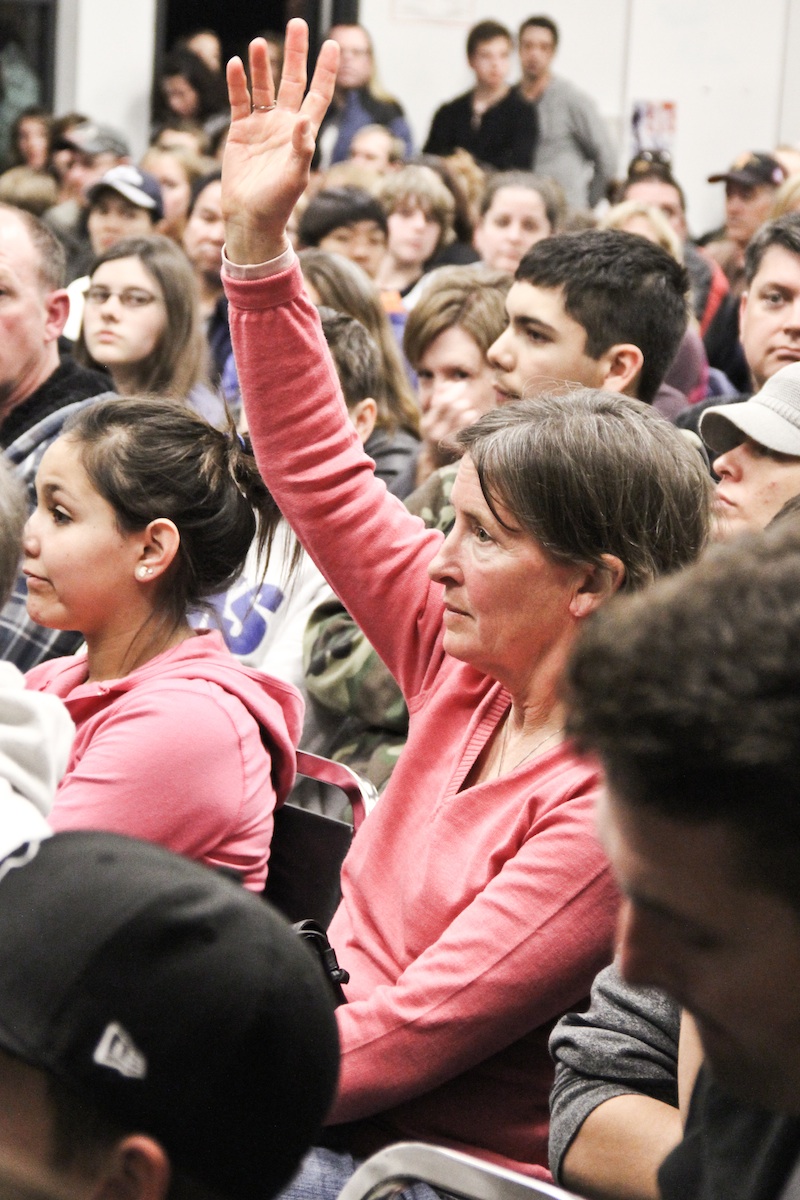  At the Information Night on Thursday, a parent raises her hand to ask a panel of Foothill administrators, teachers and students about the school. Credit: Bethany Fankhauser/The Foothill Dragon Press.