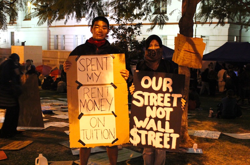 Roughly 1,000 protestors have joined Occupy Los Angeles since it started Saturday. Credit: Ben Gill/The Foothill Dragon Press.