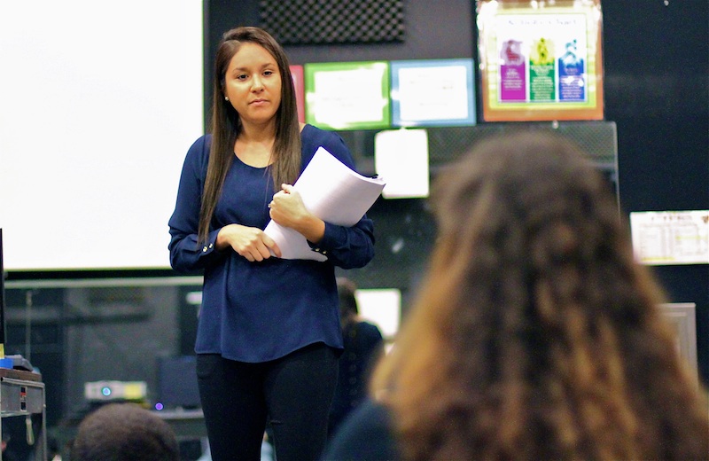 Foothill+alumnus+Melissa+Jimenez+speaks+to+students+about+playing+sports+at+the+collegiate+level.+Credit%3A+Jackson+Tovar%2FThe+Foothill+Dragon+Press