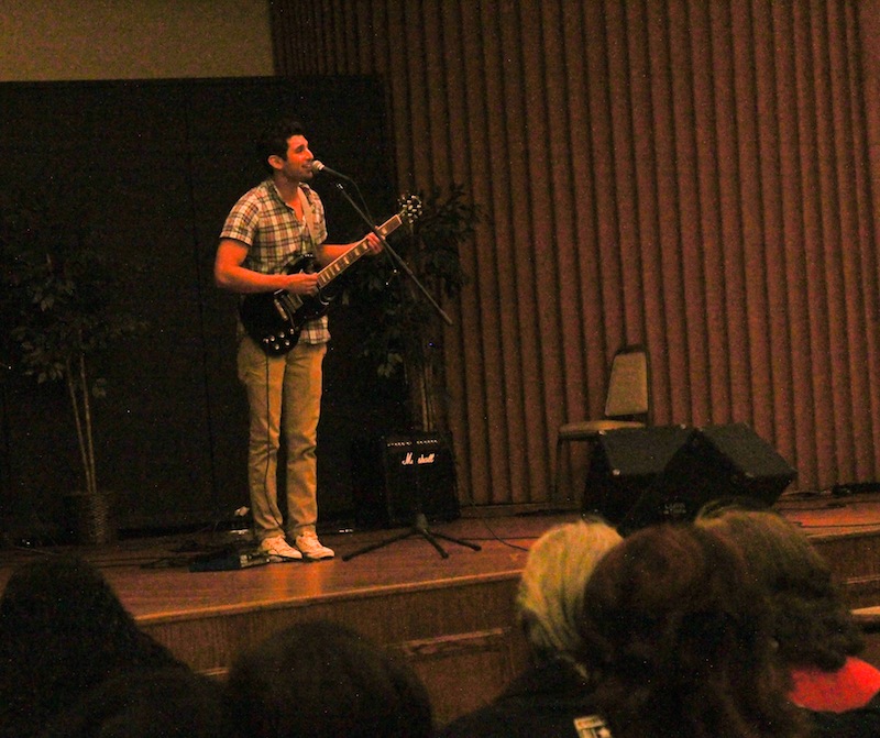 Ventura artist Juan Esquivel sings at vocal competition to benefit BrittiCares International. Credit: Emily Chacon/The Foothill Dragon Press.