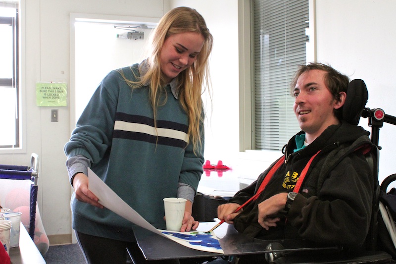 Senior Annabelle Warren works with Dorothy Boswell student David Jackson to create a self-portrait. Credit: Jackson Tovar/The Foothill Dragon Press