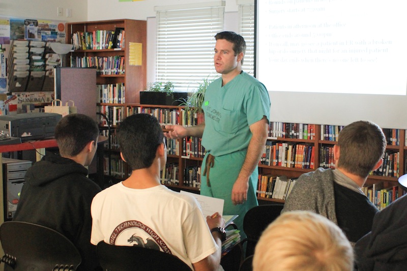 Orthopedic surgeon Jason Hofer spoke to Bioscience Survey members and other Foothill students about his career last Thursday. Credit: Bethany Fankhauser/The Foothill Dragon Press