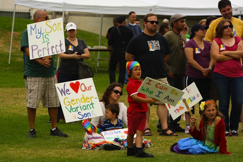 Advocates for the LGBTQ community show their support at Venturas third annual Pride event. Credit: Aysen Tan/The Foothill Dragon Press