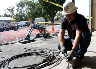 Robert Bytheway works to repair Mound Elementarys electrical system as students of the school eat lunch outside. Photo by Anaika Miller, The Foothill Dragon Press.