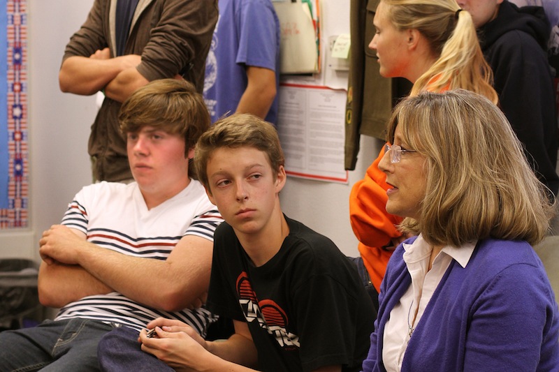 Sophomore Ben Limpich and VUSD superintendent Trudy Arriaga attend the PAAC debate on whether sports at Foothill will have a positive or negative outcome. Credit: Josh Ren/The Foothill Dragon Press