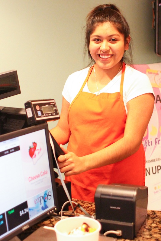 Junior Maggie Chavez works until 10 p.m. every day in order to earn enough money to help her mom pay the bills, an extra responsibility that affects her academic performance and motivation. Credit: Aysen Tan/The Foothill Dragon Press